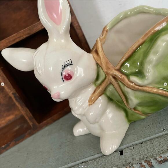 Vintage Hand Painted Bunny Planter Easter Rabbit Cabbage Lettuce 1978 - Picture 3 of 7
